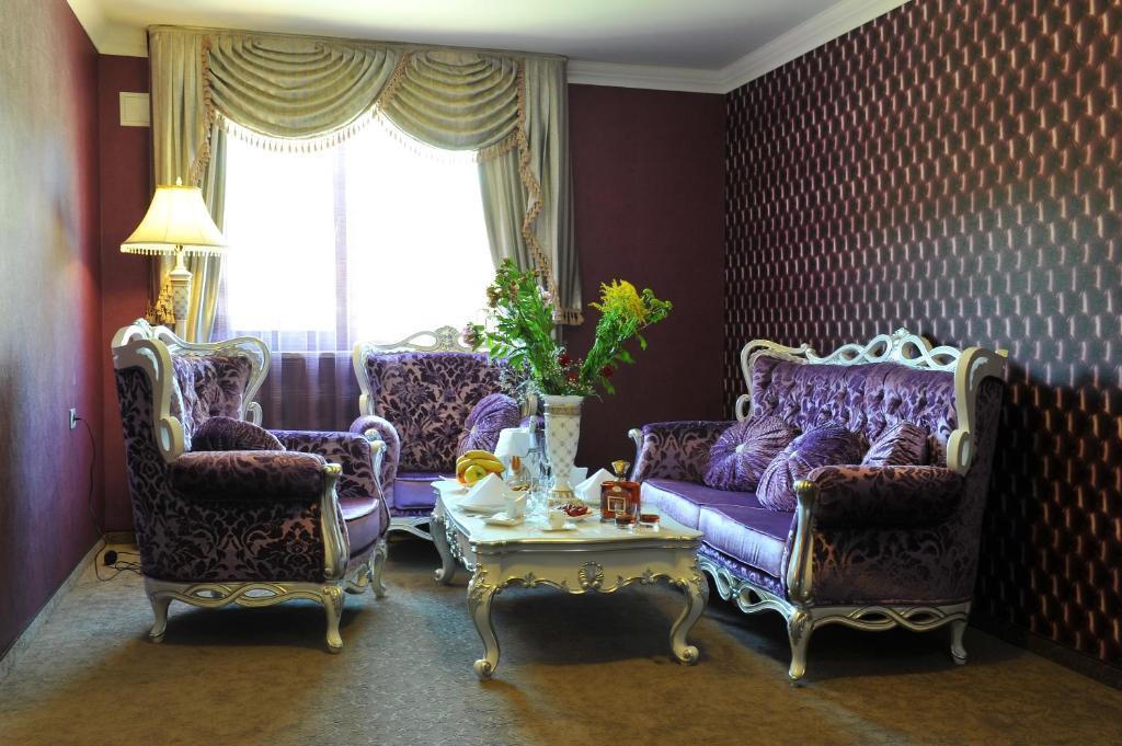 Park Hotel Stara Zagora Room photo A living room in the hotel