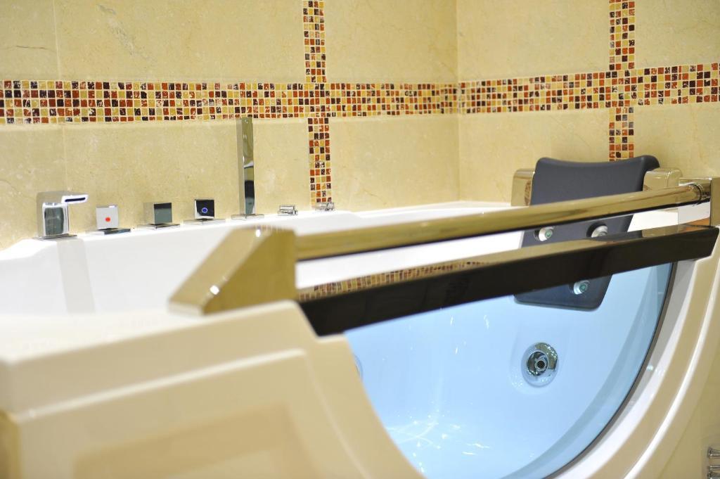 Park Hotel Stara Zagora Room photo A modern spa