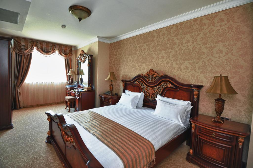 Park Hotel Stara Zagora Exterior photo A bedroom in the hotel