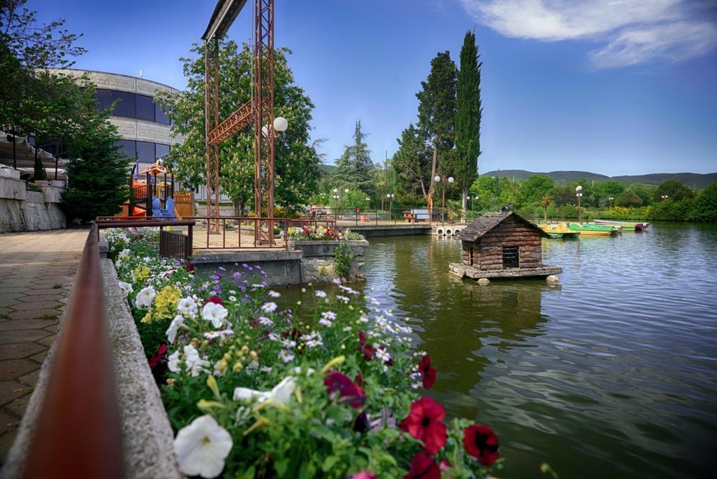 Park Hotel Stara Zagora Exterior photo The lake of the town